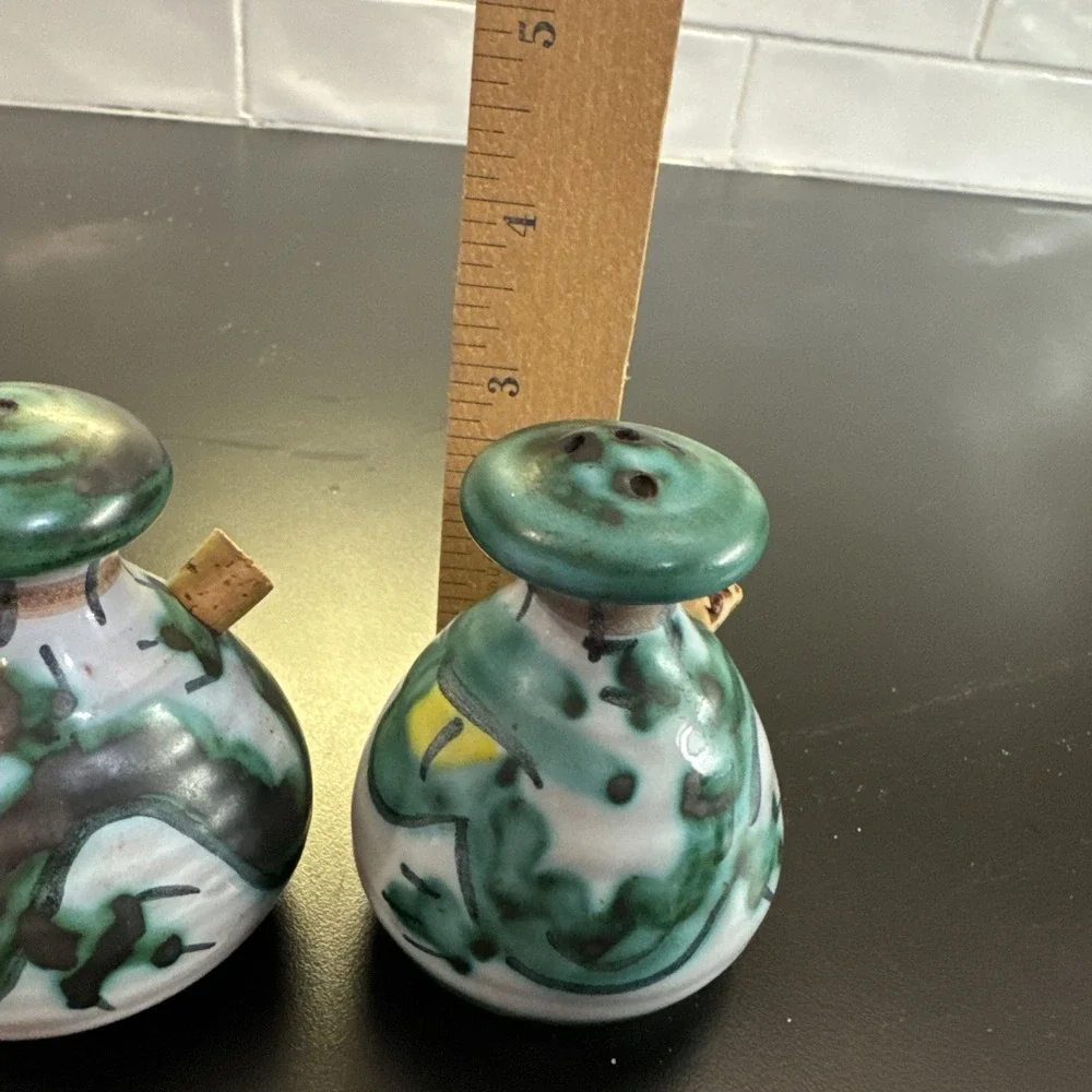 Handmade‎ Pottery Salt & Pepper Shakers Dragonwear Green Gray Stamped Tintagel